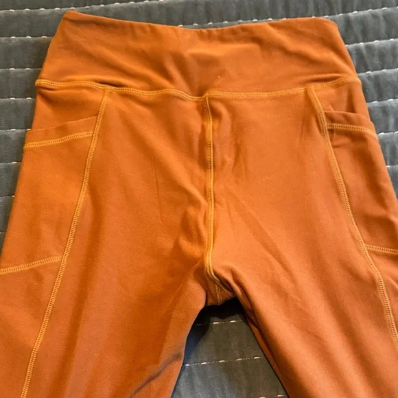 Wolven Activewear Set - Tumeric Yoga Sports Bra & Leggings - Picture 6 of 11